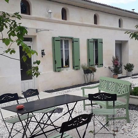 Au Bon Accueil Bed & Breakfast Jonzac Exterior foto