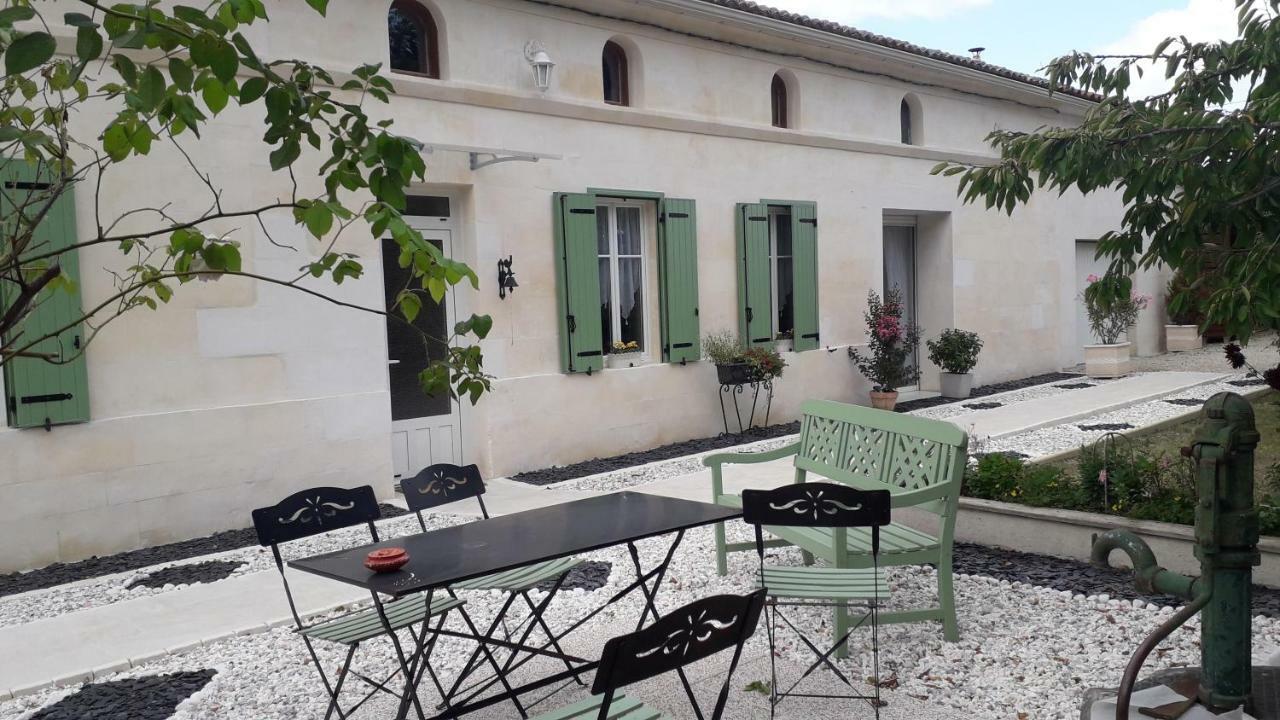Au Bon Accueil Bed & Breakfast Jonzac Exterior foto
